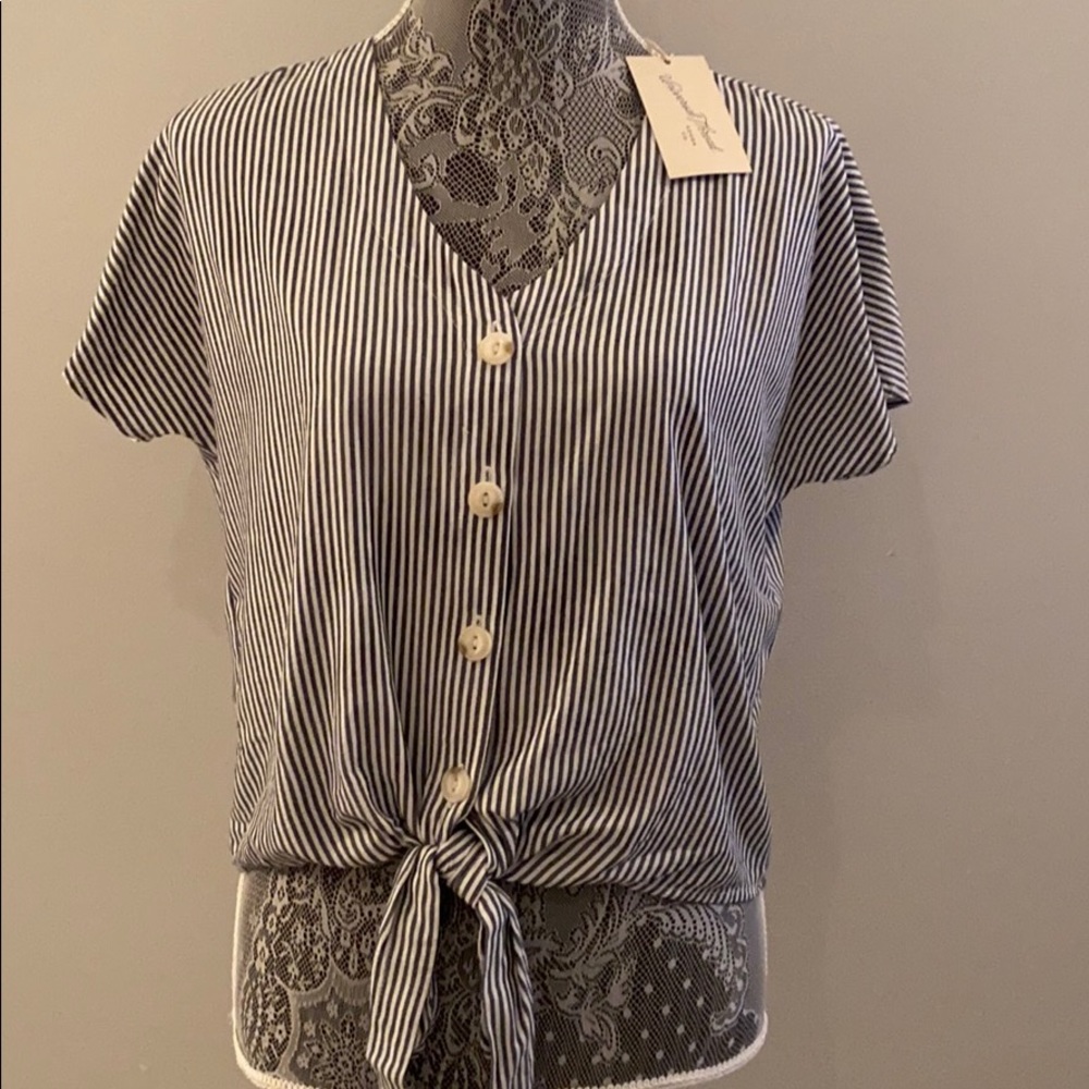 Universal Thread Shirt 🌼